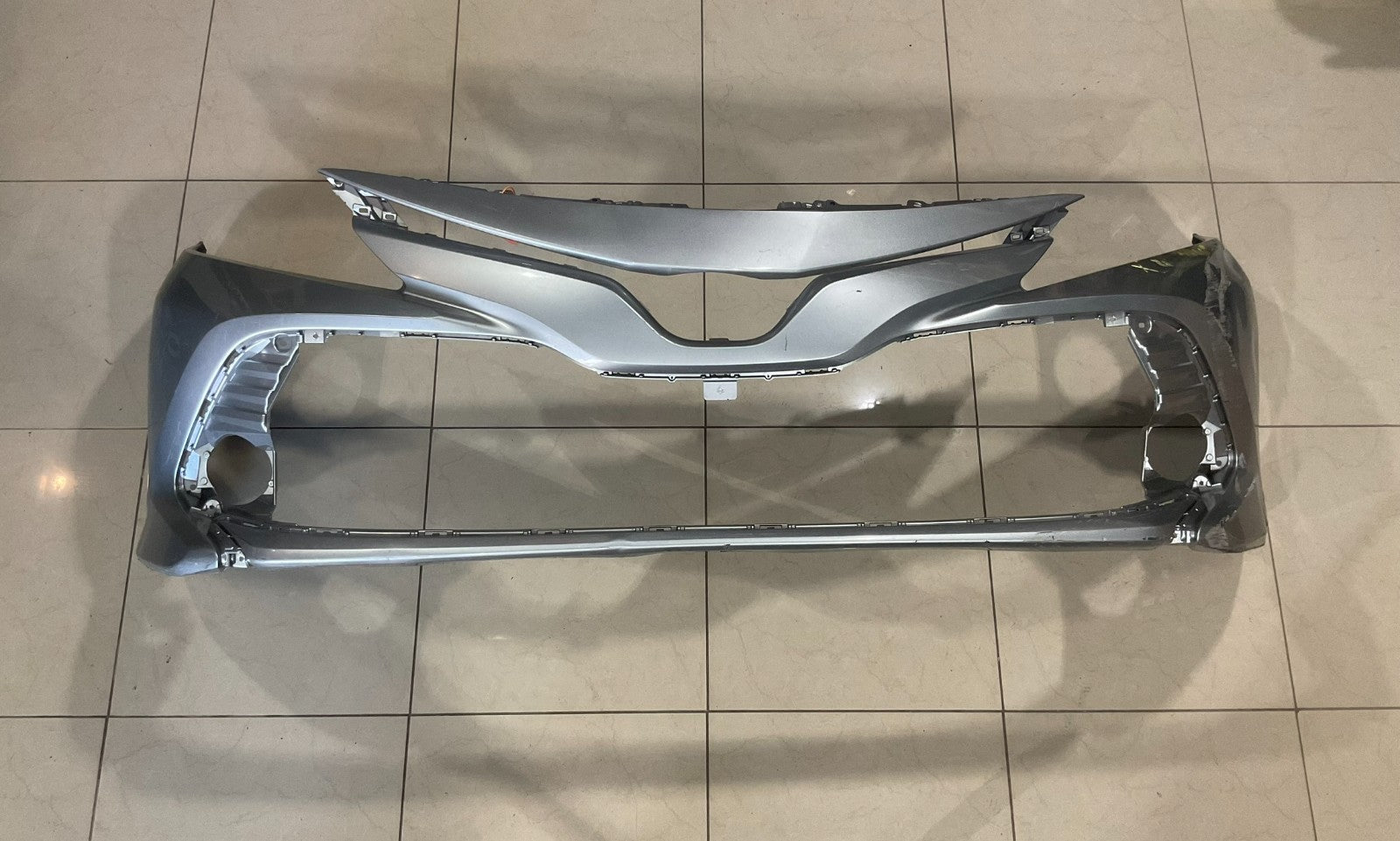 Front Bumper Cover Silver Toyota Camry L/LE/XLE/Hybrid 2018-2020 52119+06d90 OEM