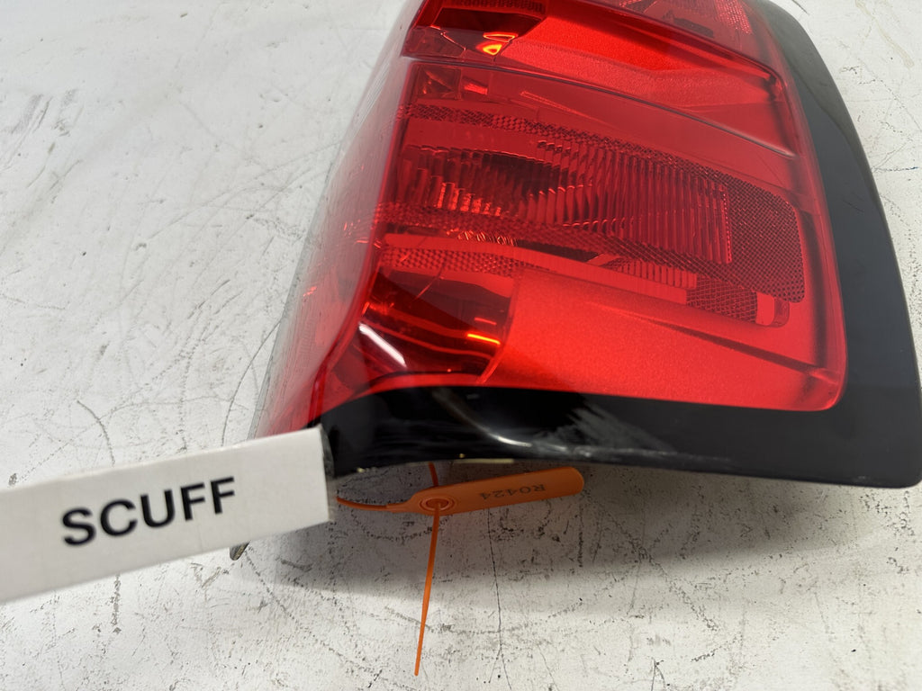 Tail Light Right Pass RH Damaged 16-19 Chevrolet Silverado 1500 84288723 OEM