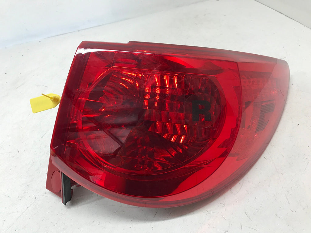 Tail light Damaged Right RH Passenger Chevy Traverse 2009-2012 15912686 OEM