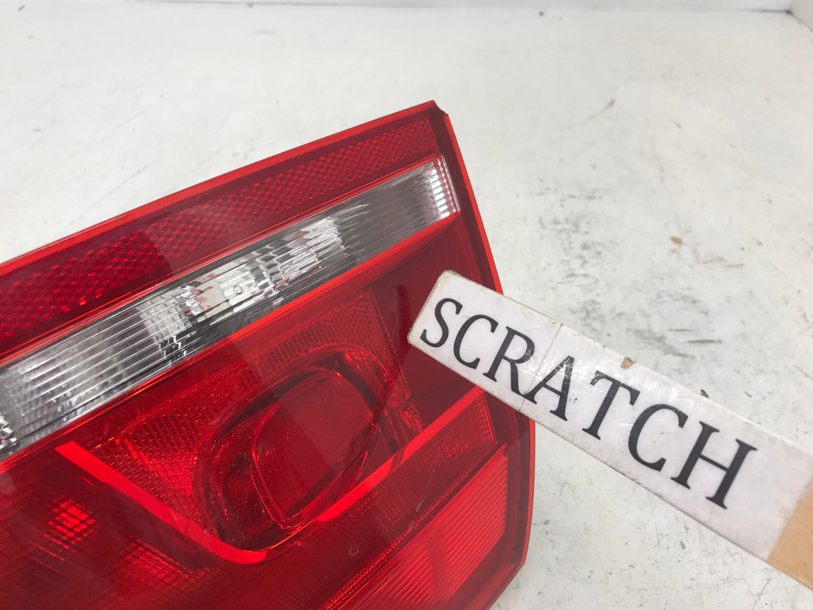 Tail light Damaged Passenger RH 2012-2015 Volkswagen Passat 561945096H OEM