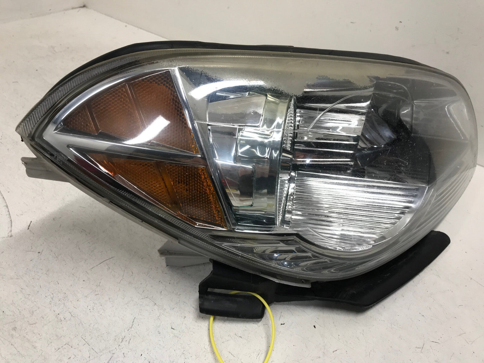 Headlight Damaged Right RH Passenger Chevy Malibu 2008-2012 16580006-B OEM