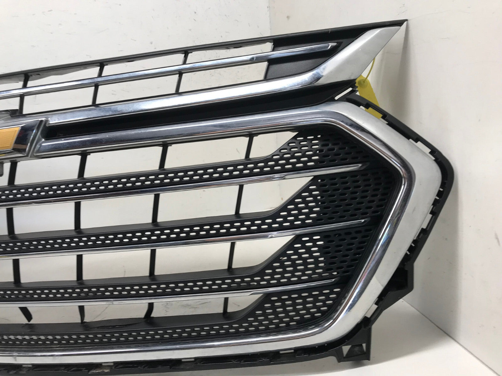 Grille Grill 2018-2020 Chevrolet Traverse 23376131 OEM
