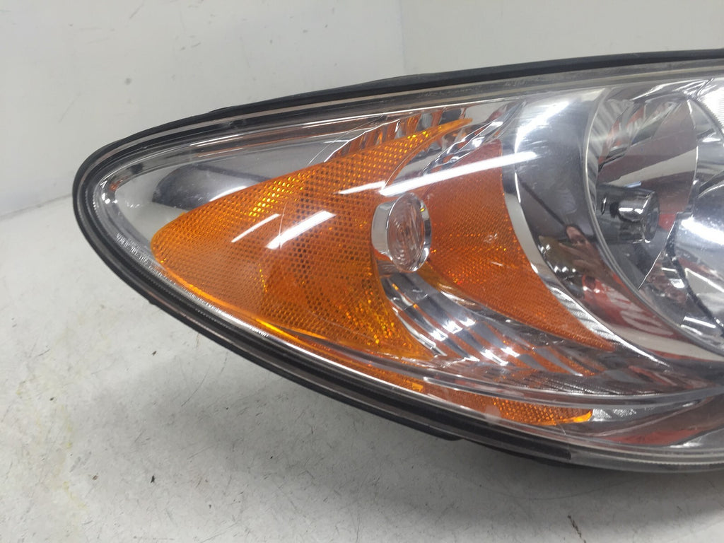 Headlight Damaged Right Passenger RH Hyundai Elantra 2010 921022H051 OEM