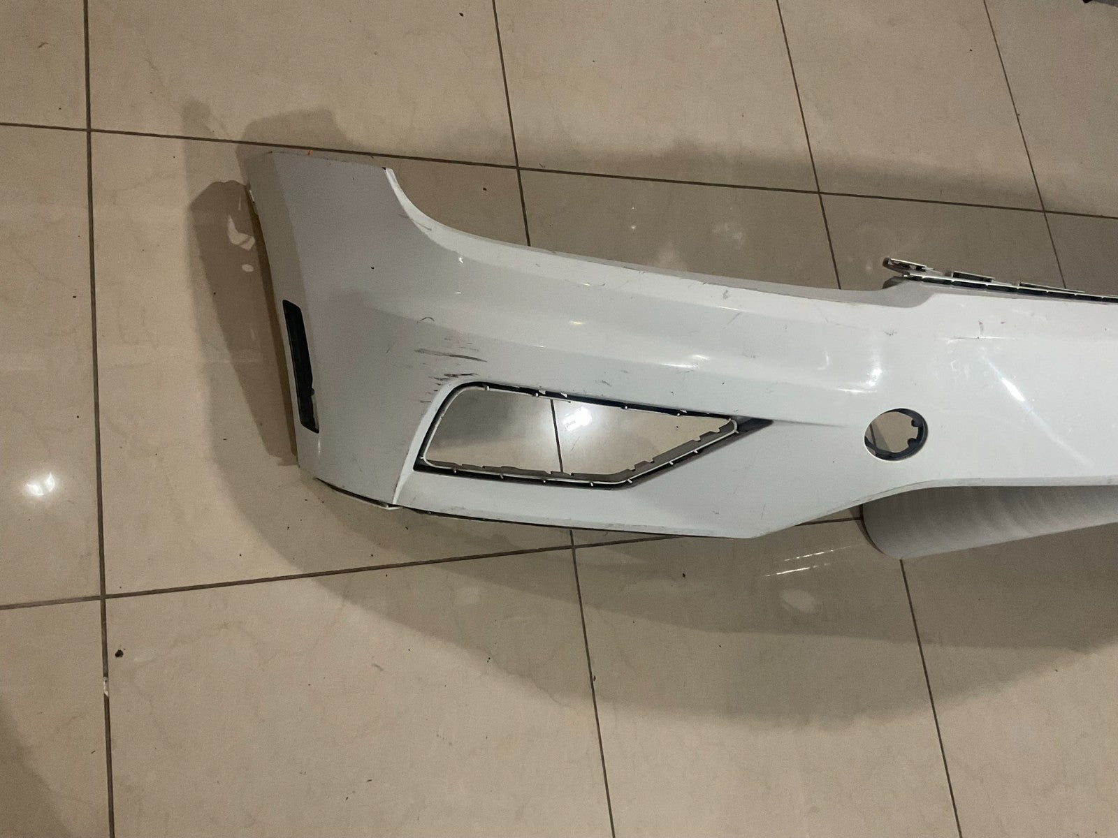 Front Bumper Cover White 2018-2021 Volkswagen Tiguan 5nn+807+221 OEM