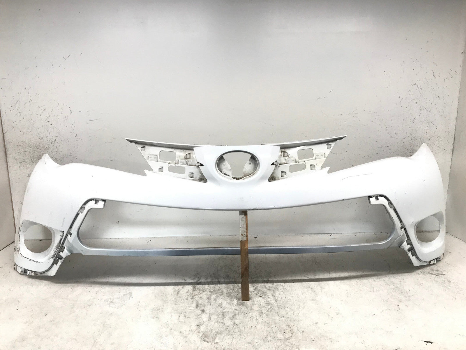 Front Bumper Cover White Toyota RAV4 LE/XLE/Limited 2016-2017 52119-0R911 OEM
