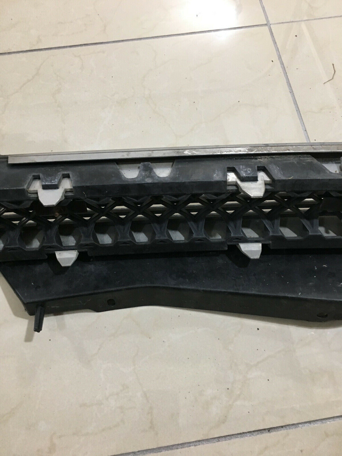 Upper Grille Chevrolet Avalanche 2008-2013 15862128 Original