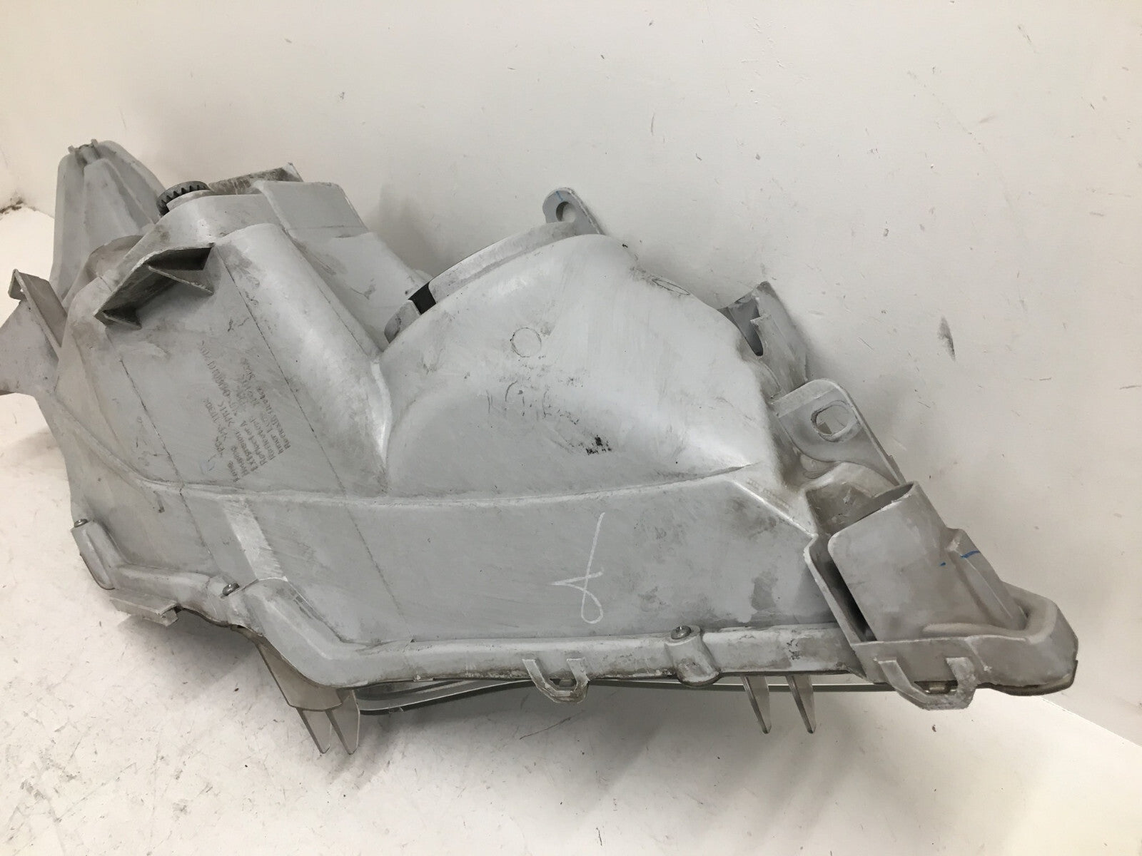 Projector Headlight Damaged Lft Driver LH Toyota Camry SE 12-14 81150-06800 OEM