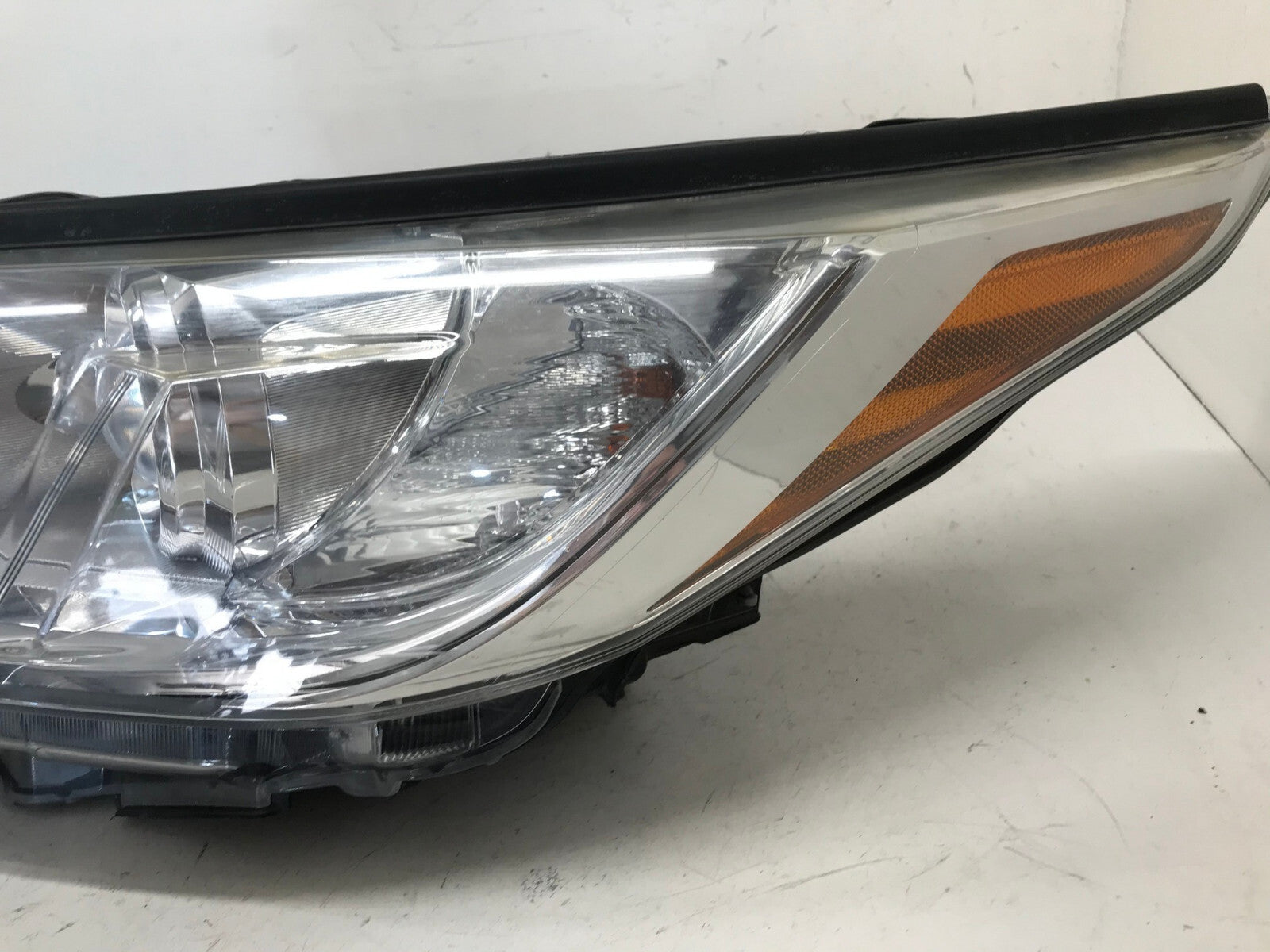 Headlight Damaged Driver LH 2017 2018 2019 Toyota Highlander 811500E360 OEM
