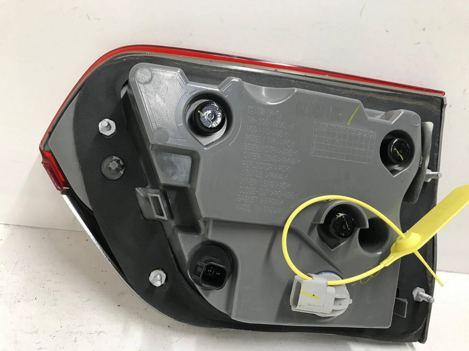 Inner Tail light Damaged Driver LH Jeep Grand Cherokee 2014 15 16 17 2018 CAPA