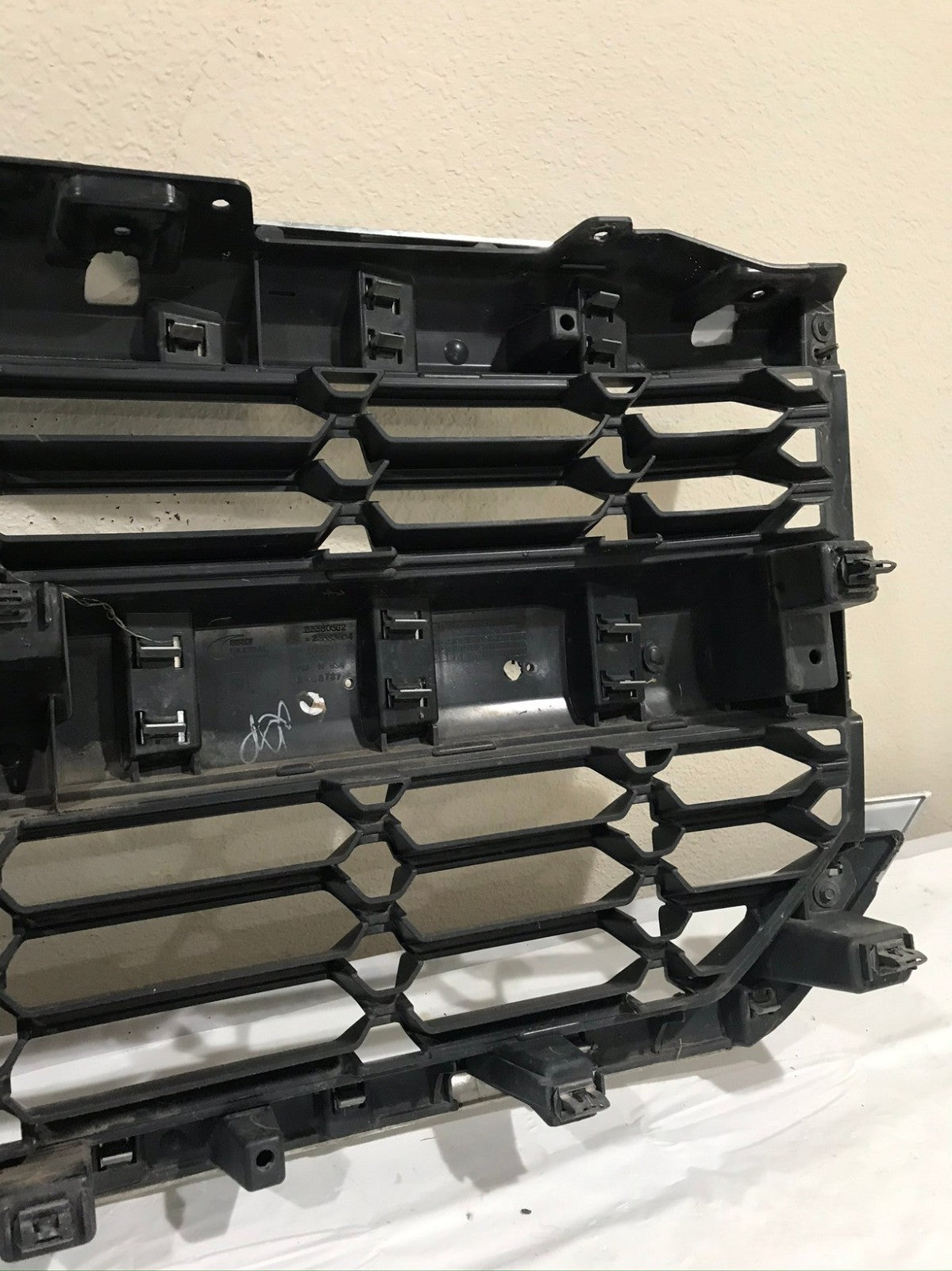 Grill Grille 2017-2019 Cadillac XT5 23383607 OEM