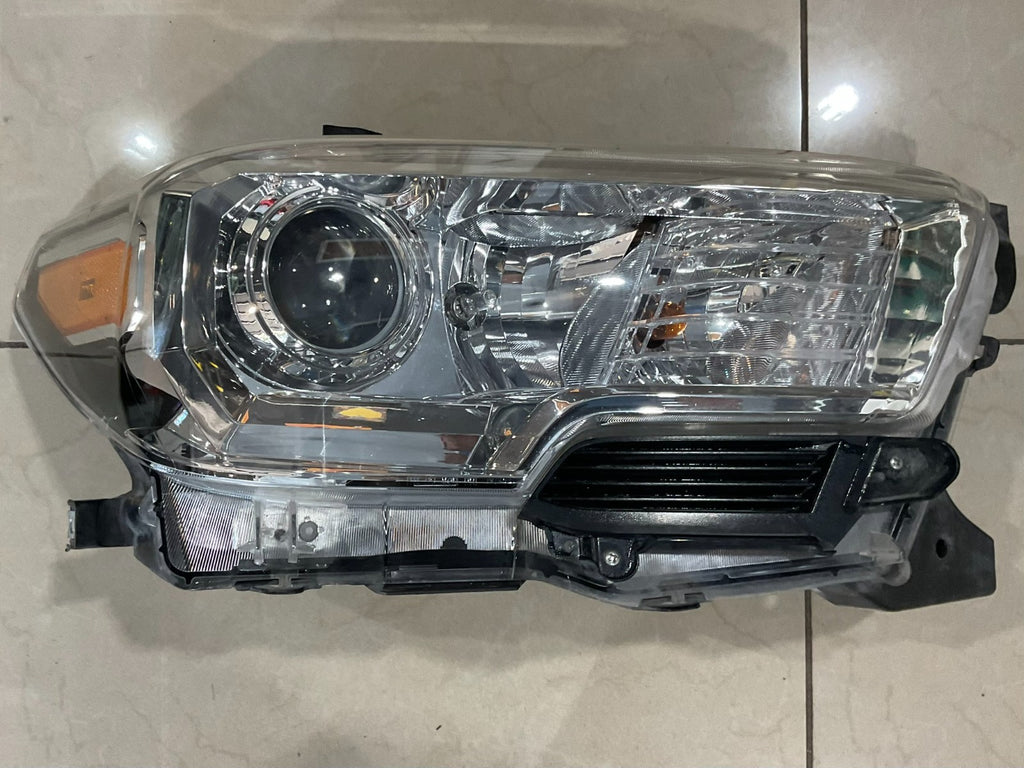 Headlight Right RH Passenger 2016-2022 Toyota Tacoma CAPA