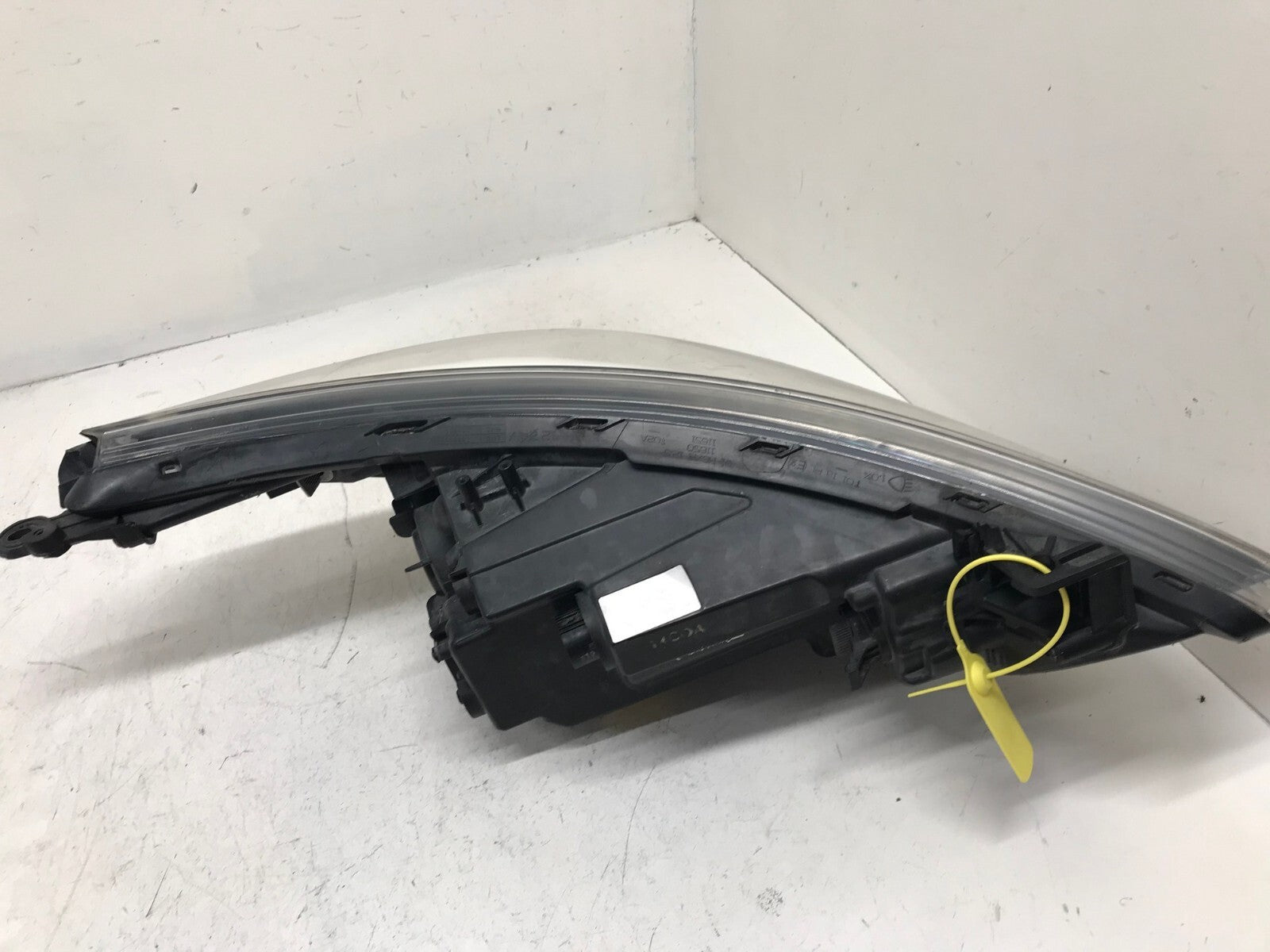 Headlight Damaged Halogen LH Driver Hyundai Accent 2015-2017 92101-1R710 OEM