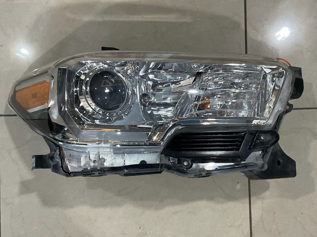 Headlight Right RH Passenger 2016-2022 Toyota Tacoma CAPA