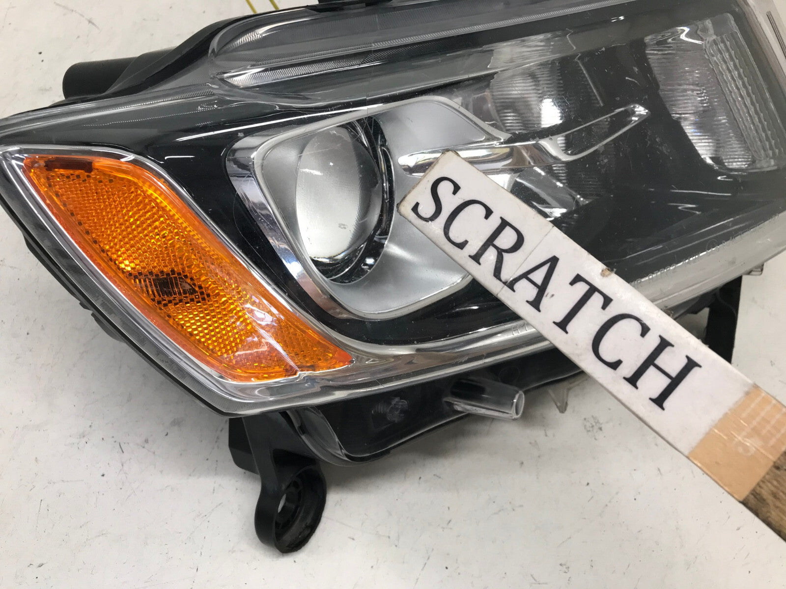 Headlight Damaged Passenger RH Jeep Grand Cherokee 2014 2015 2016 68110996AD OEM