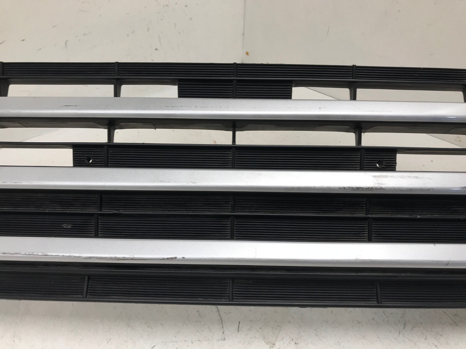 Grill Grille 2017-19 Toyota Highlander Suv 53112-0E180 OEM