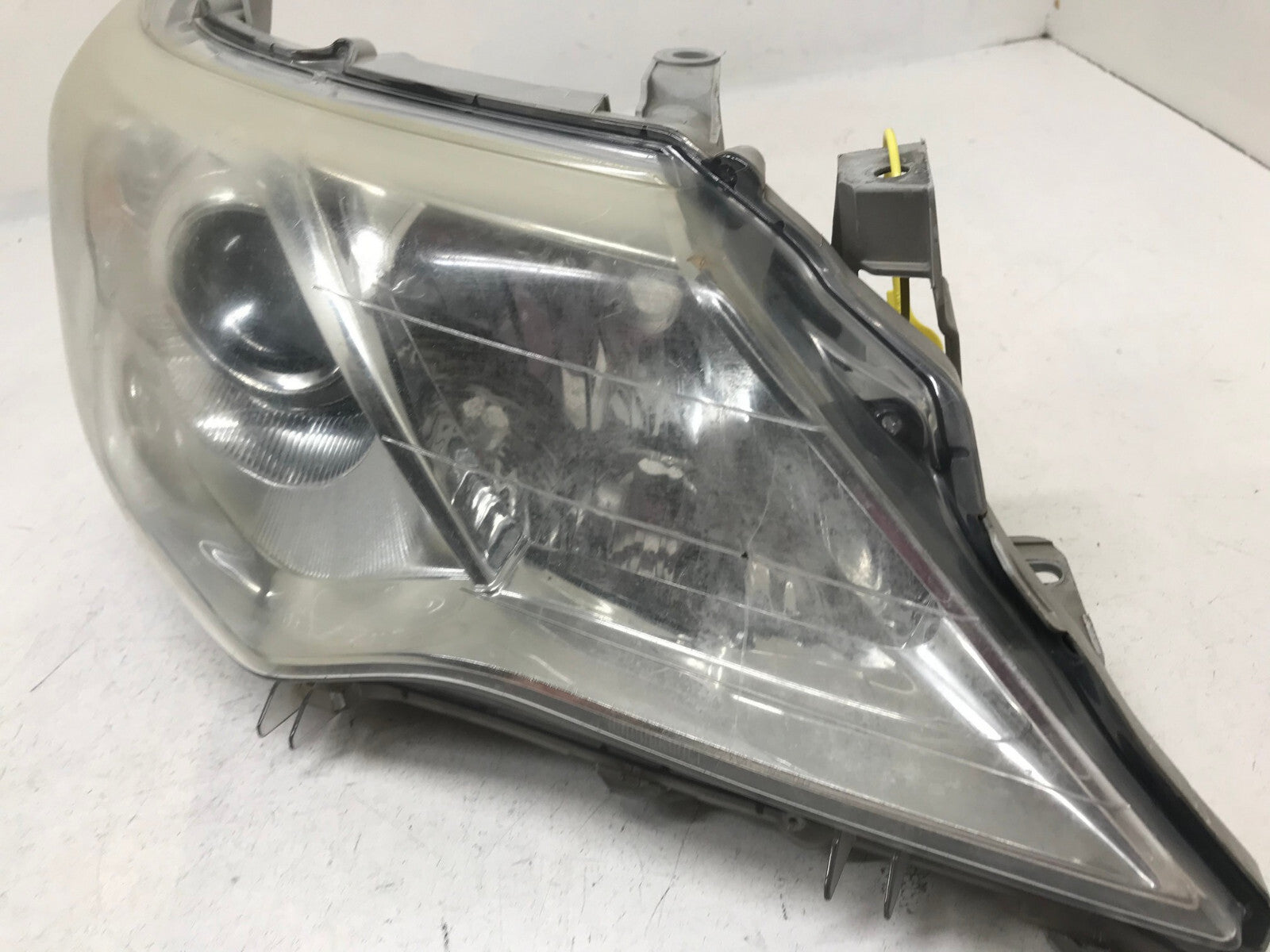 Headlight Damaged Right RH Passenger Toyota Camry SE 12-14 81110-06800 OEM