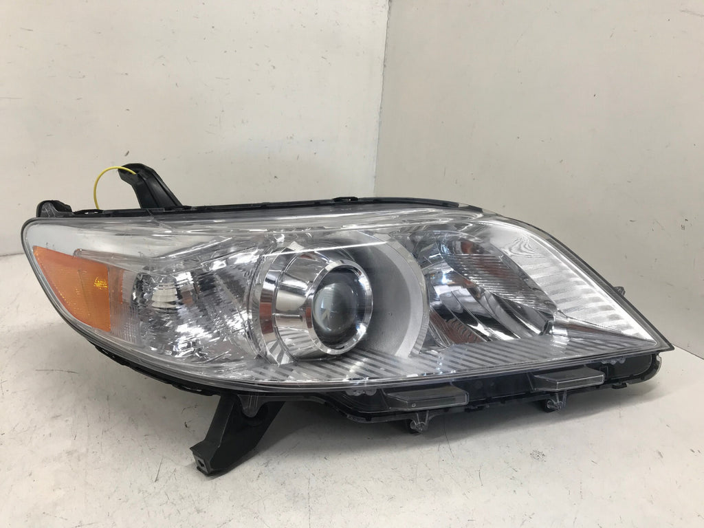 Headlight Damaged Passenger Right RH Toyota Sienna 2011-2013 8111008032 OEM