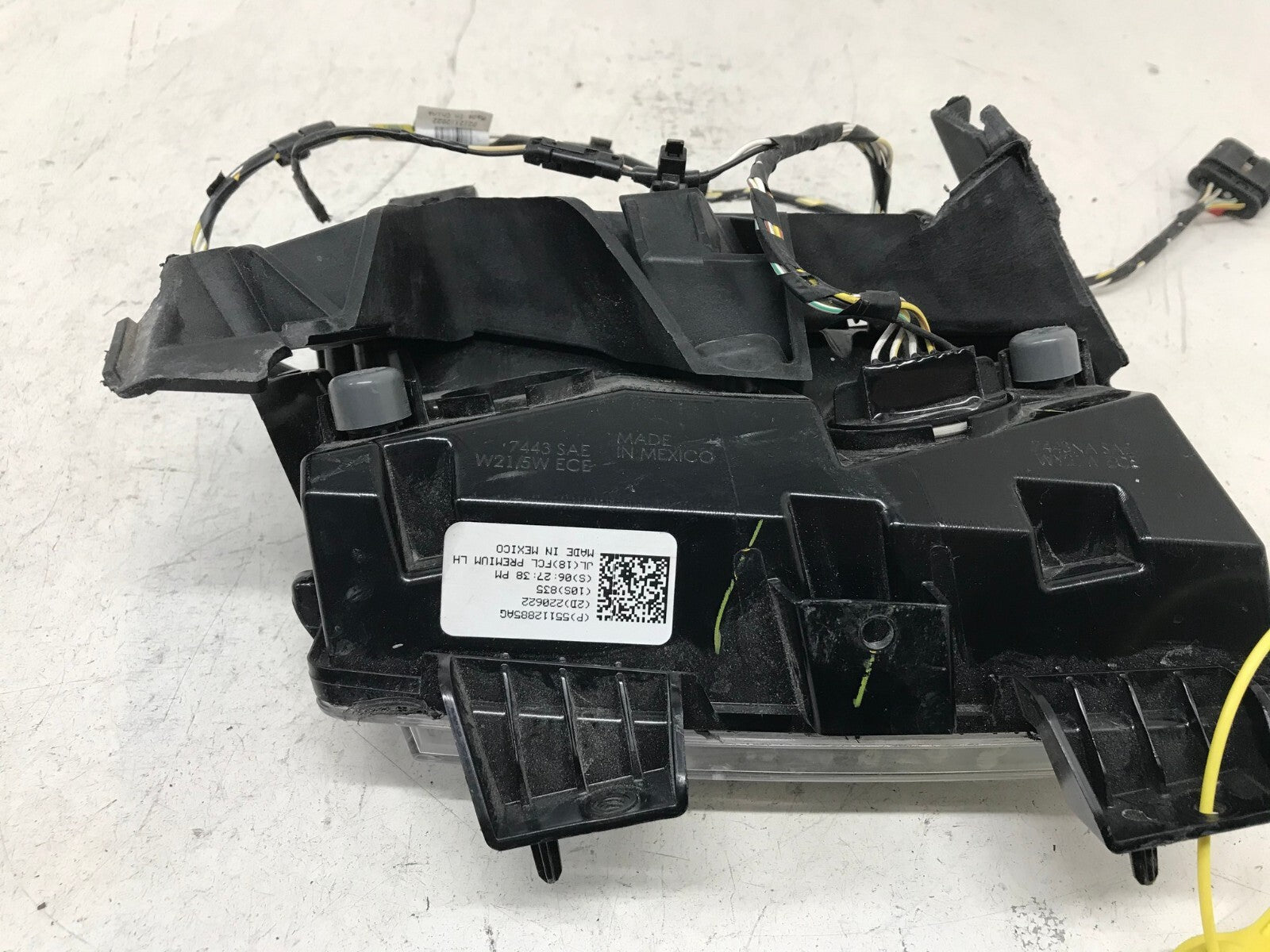 Tail light Damaged Driver LH Left 18-25 Wrangler JL Gladiator 55112885AG OEM