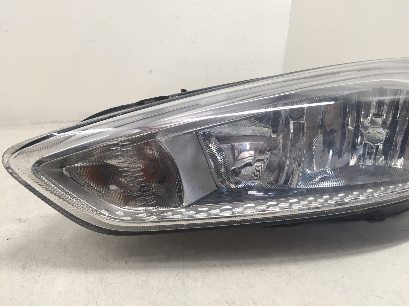 Headlight Damaged Left Driver LH Ford Focus 2015-2018 F1EB-13W030-JF OEM