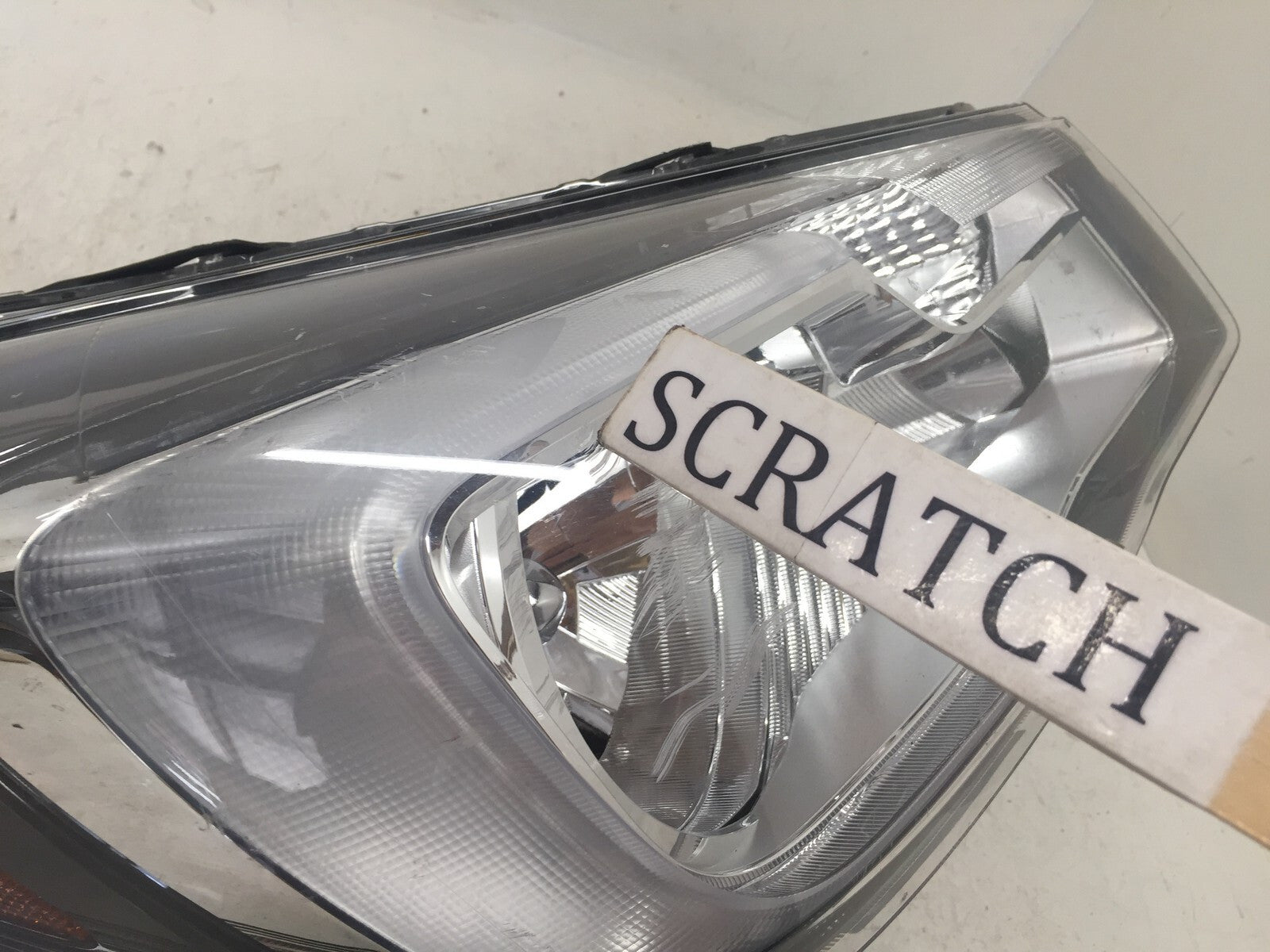 Headlight Damaged Halogen Lamp Right Passenger Subaru Forester 2017-2018 OEM