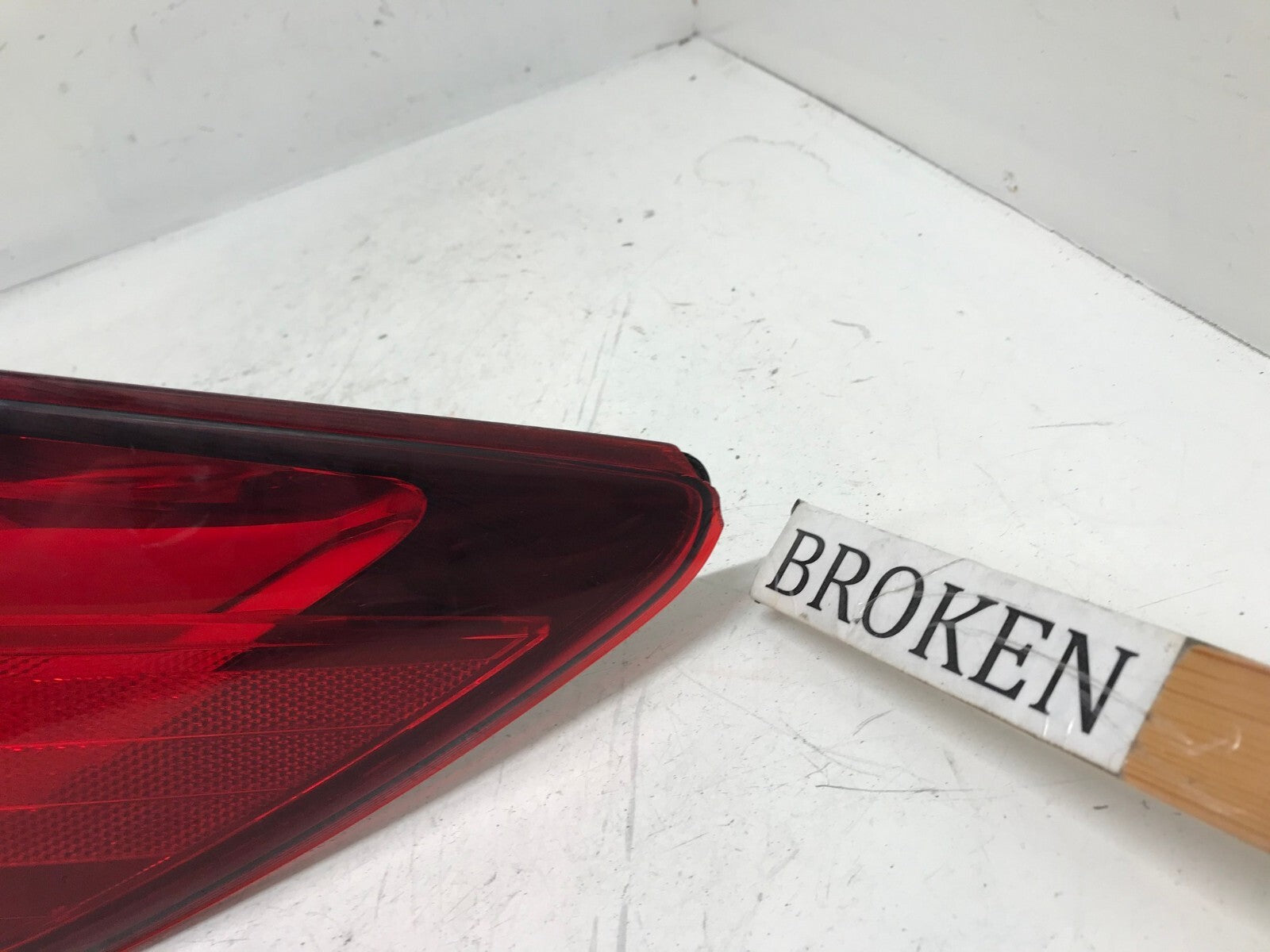 Tail light Damaged Passenger RH Right 2015-2019 Subaru Outback 84912AL05A OEM