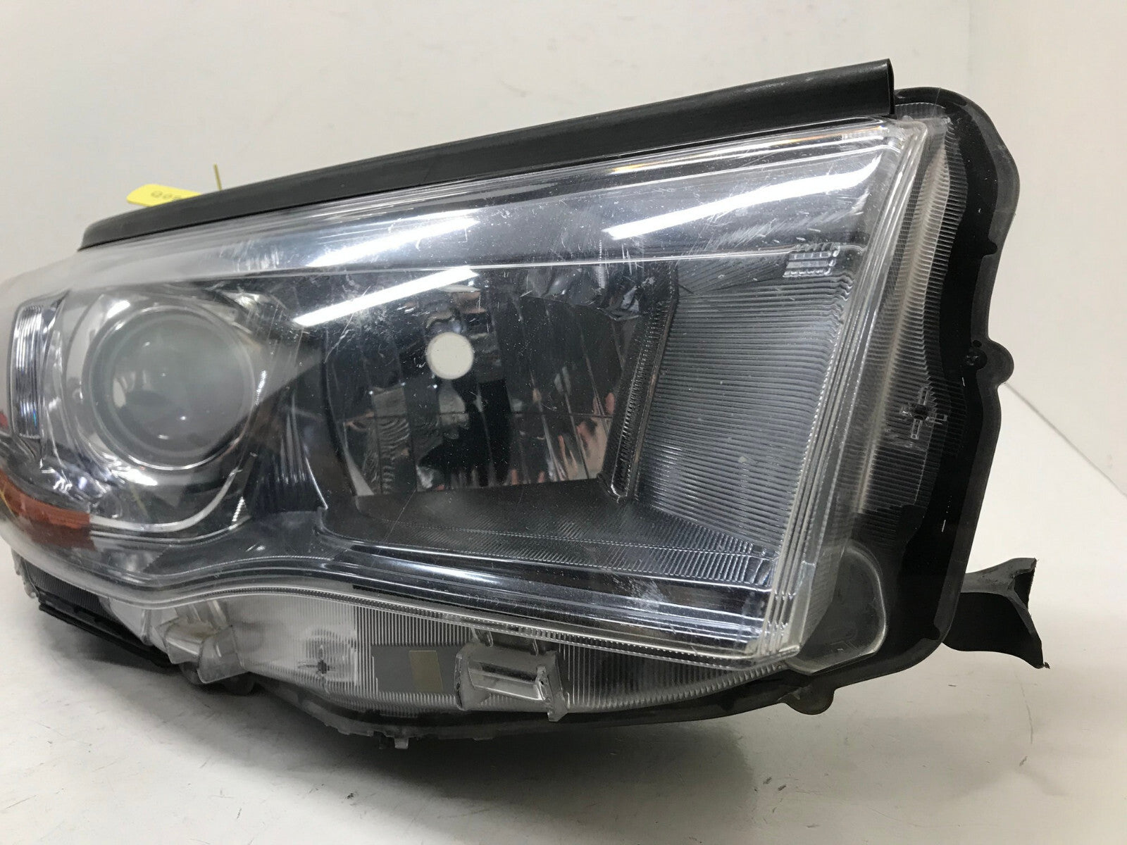 Headlight Damaged RH Passenger 2014 2015 2016 Toyota Highlander 81110-0E250 OEM