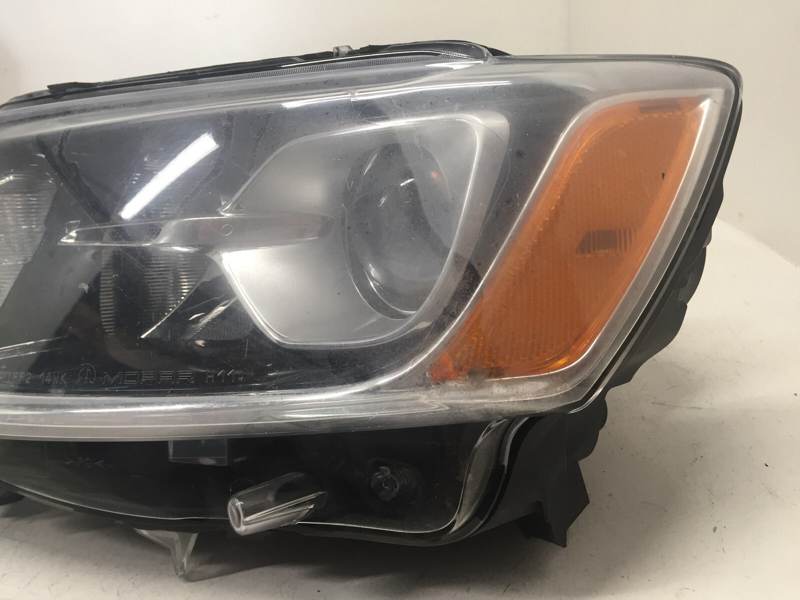 Headlight Damaged Halogen Driver LH Jeep Grand Cherokee 2014-2016 68110997AD OEM