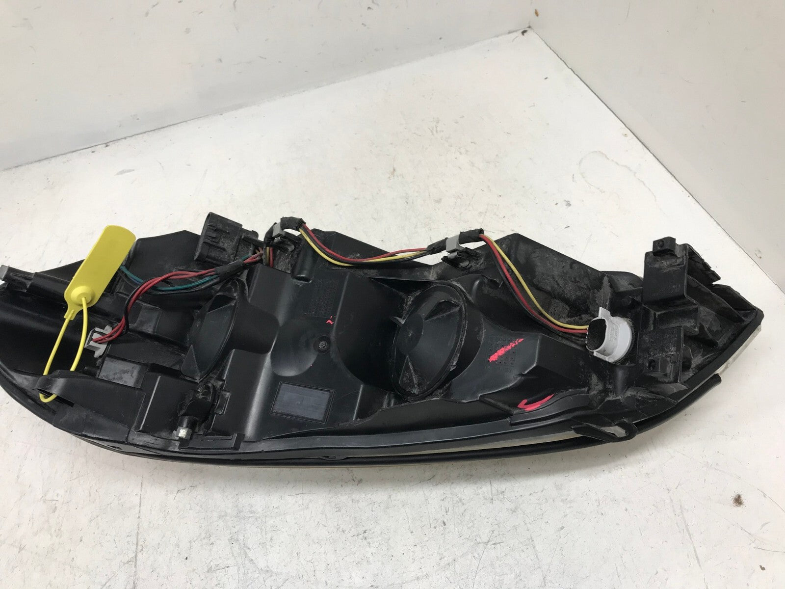 Headlight Damaged Passenger RH Chevy Impala Monte Carlo 2006-2016 25958360 OEM
