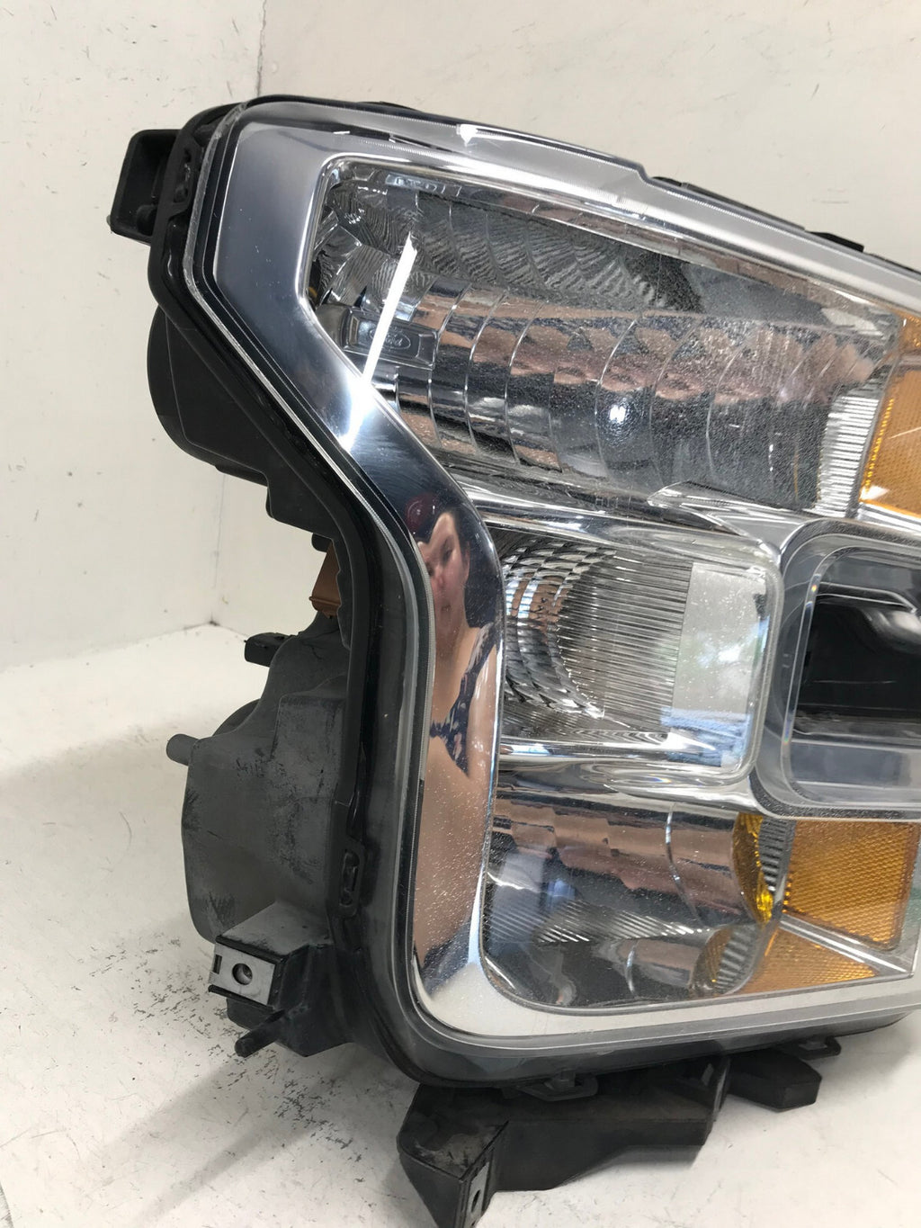 Headlight Damaged Halogen RH Passenger Ford F150 2015 2016 2017 FL34-13005-A OEM