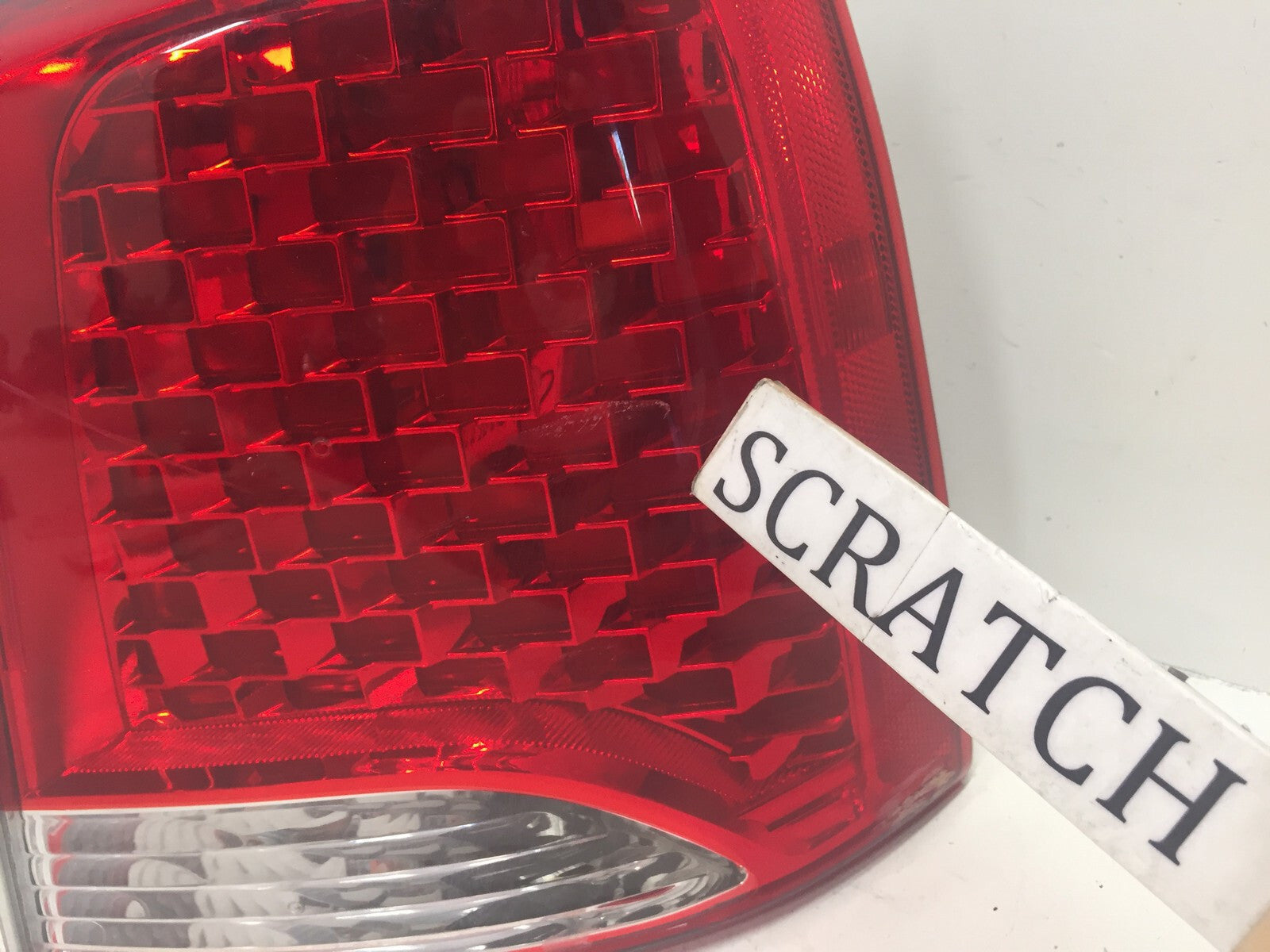 Tail light Damaged Right Passenger RH Kia Sorento 2012-2013 92402-1U000 OEM