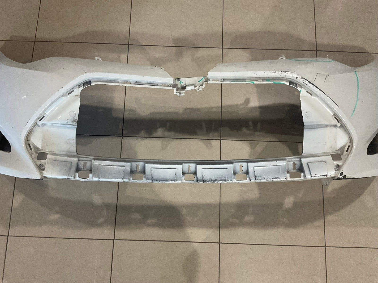Front Bumper Cover White 17-2018 Toyota Corolla L/LE/LE Eco/XLE 52119+02l40 OEM