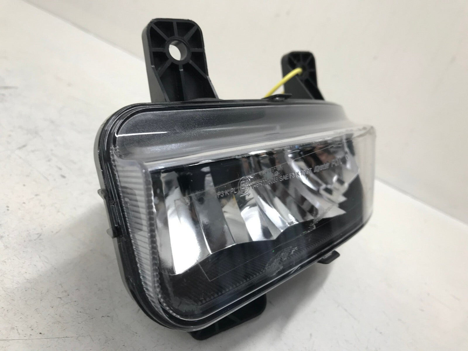 Fog light Damaged LH Driver  Dodge Ram 1500 2500 3500 19-21 2022 68477195AA OEM
