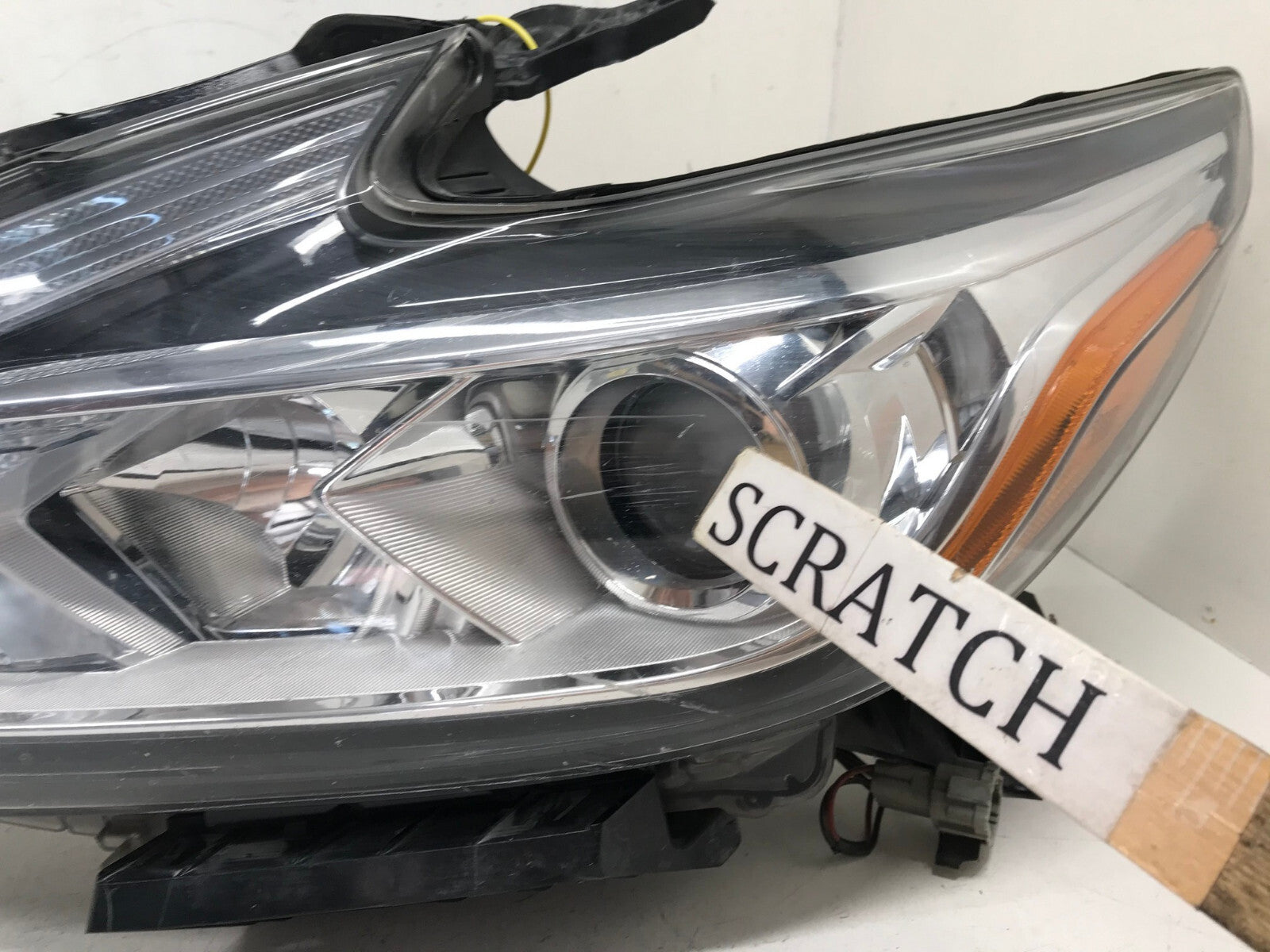 Headlight Damaged Left LH Driver Nissan Altima 2016-2018 260609HS0A OEM