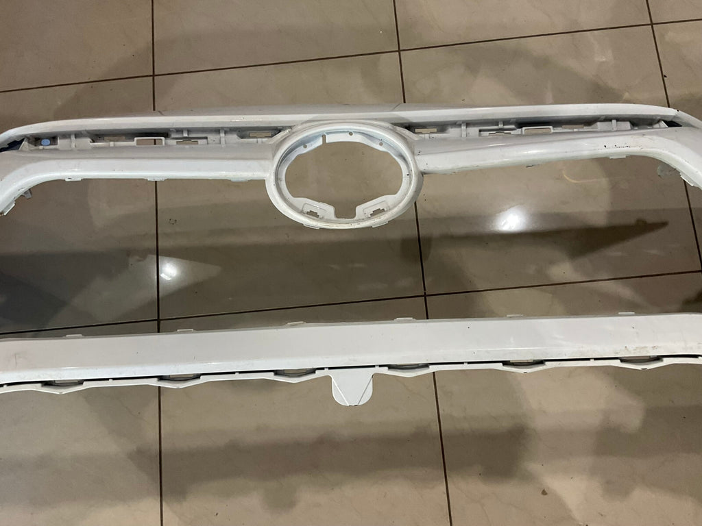 Front Bumper Cover White 2019-2022 Toyota RAV4 LE/XLE/Hybrid LE 52119+0R200 OEM