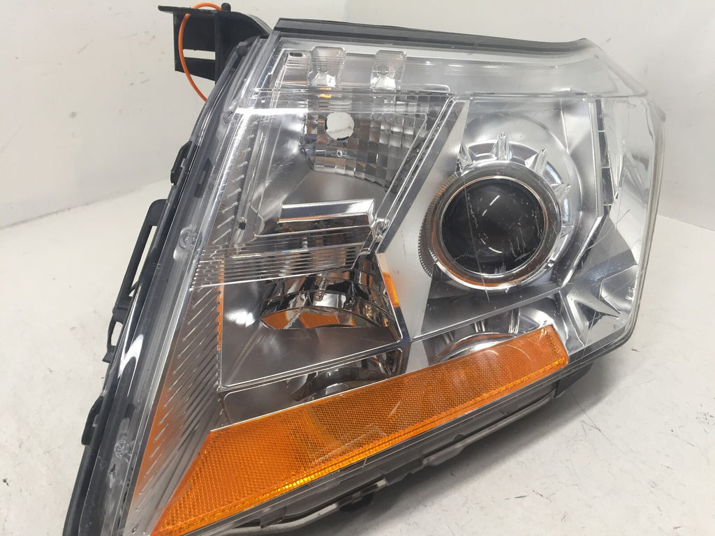 Halogen Headlight Damaged Rigt Passenger Cadillac SRX 2010-2013 22853873 OEM