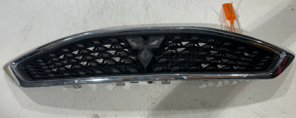 Grill Grille Black/Silver Trim Mitsubishi Mirage 2017-2020 6402A380 OEM