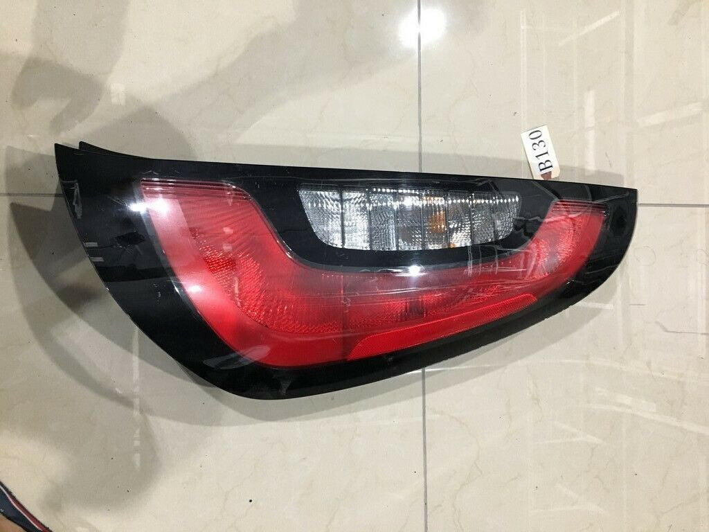 Tail light Damaged Halogen Right RH Passenger Kia Soul 2014-2017 Original