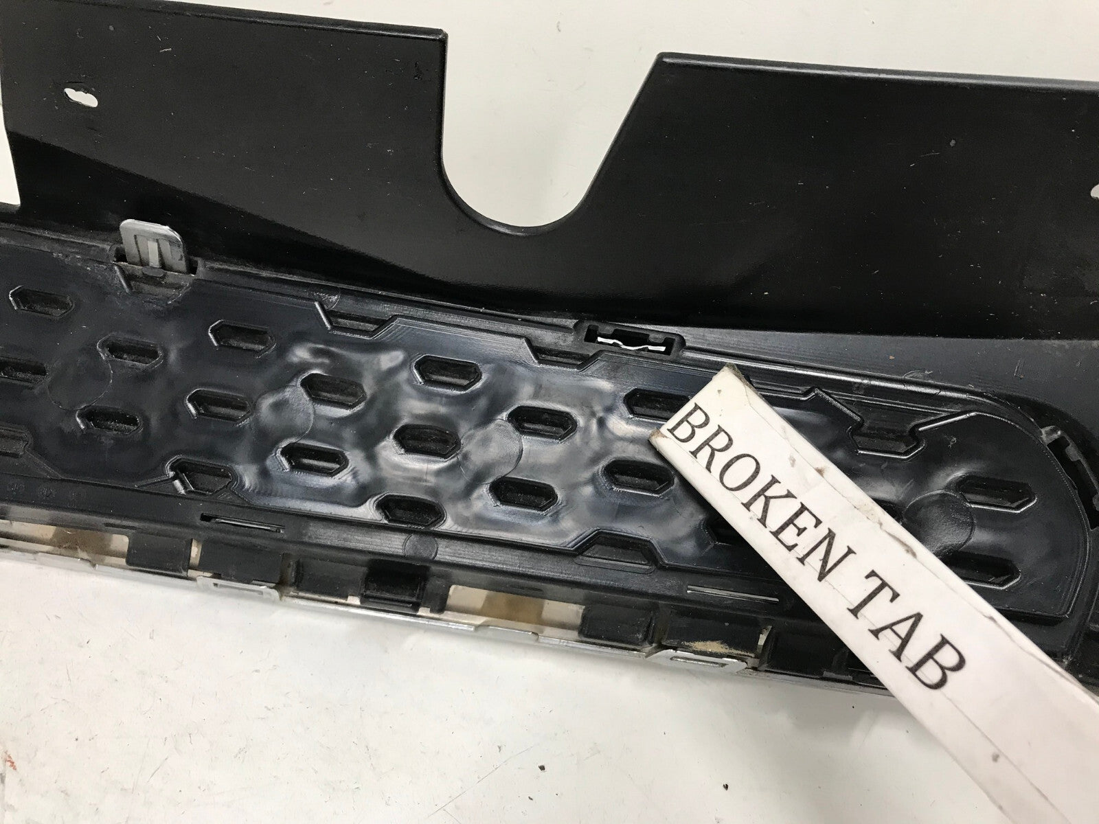 Grill Grille Chevrolet Equinox 2010-2015 20882351 OEM