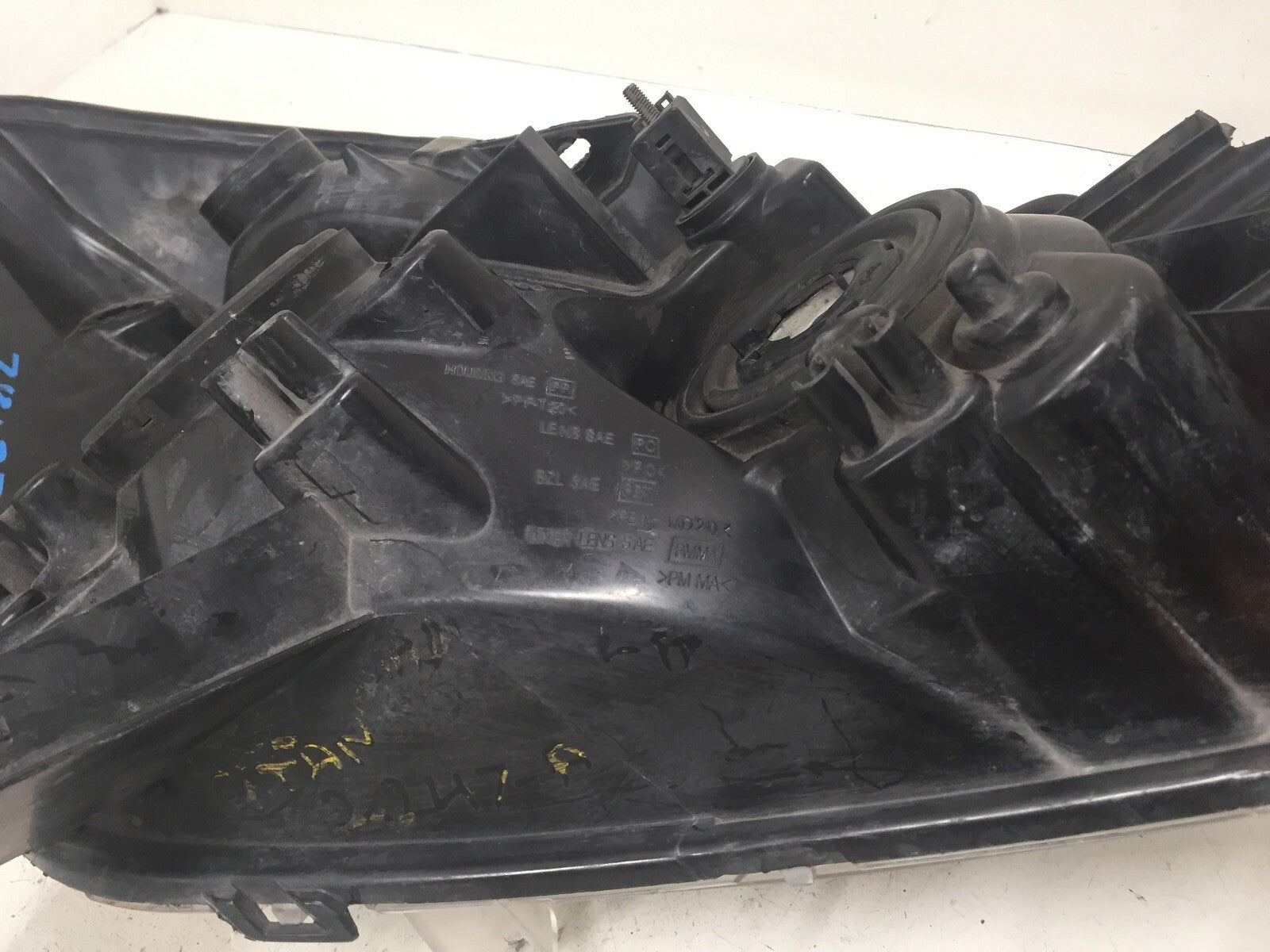 Headlight Damaged Driver LH 04-2006 Nissan Titan 05 2007 Armada 5ASX-13006-A OEM