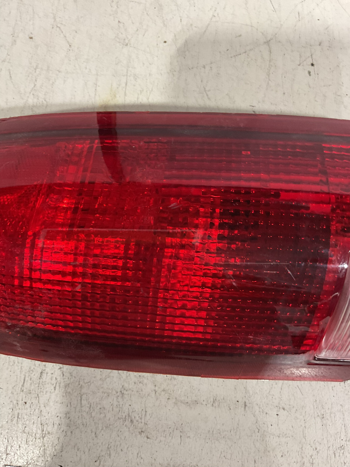 Tail light Damaged Passenger RH 1992-1999 Chevrolet GMC GM080-B000R-US56 OEM