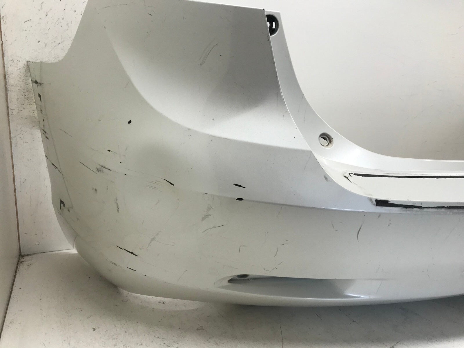 Rear Bumper Cover White Toyota Venza Base Limited LE XLE 09-2015 52159-0T010 OEM