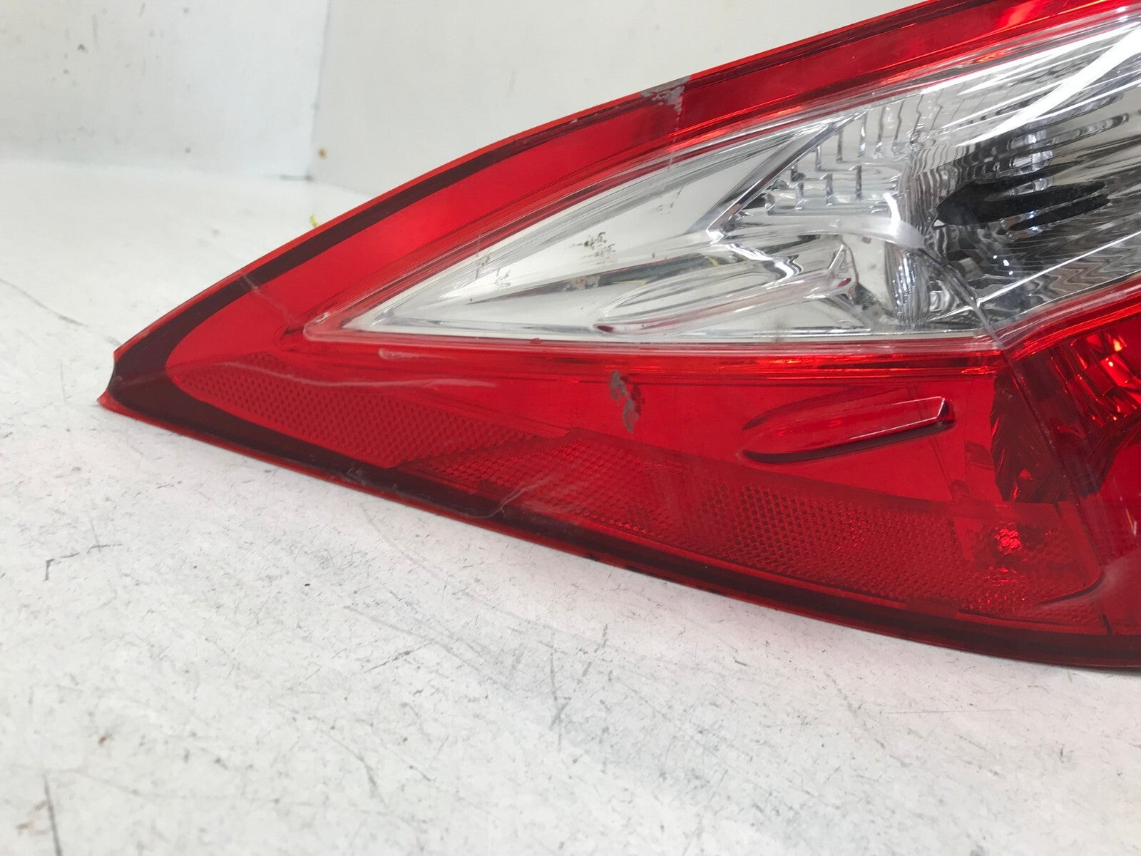 Tail light Damaged LH Driver 17 2018 2019 Toyota Corolla 81550-02B00 OEM