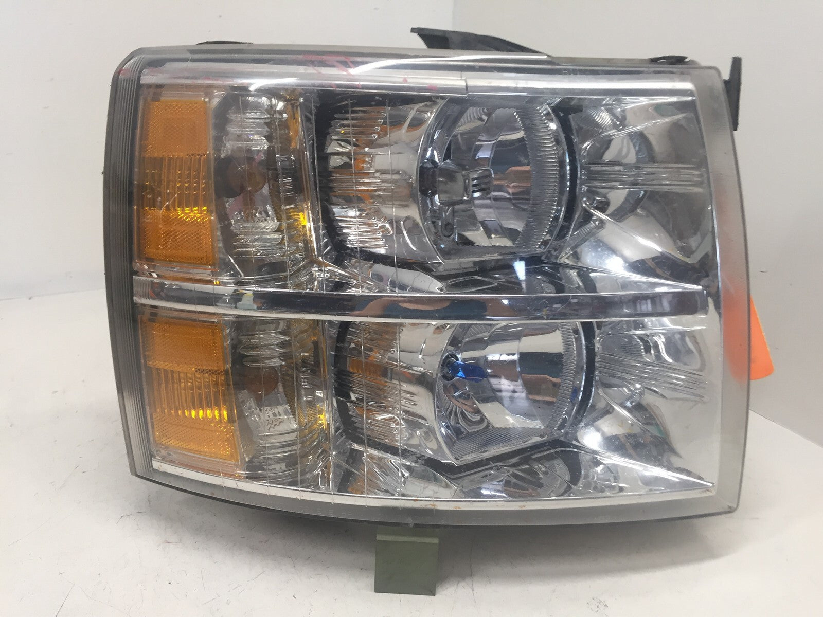 Headlight Damaged Rights RH Chevy Silverado 1500 2500 3500 07-13 22853028 OEM