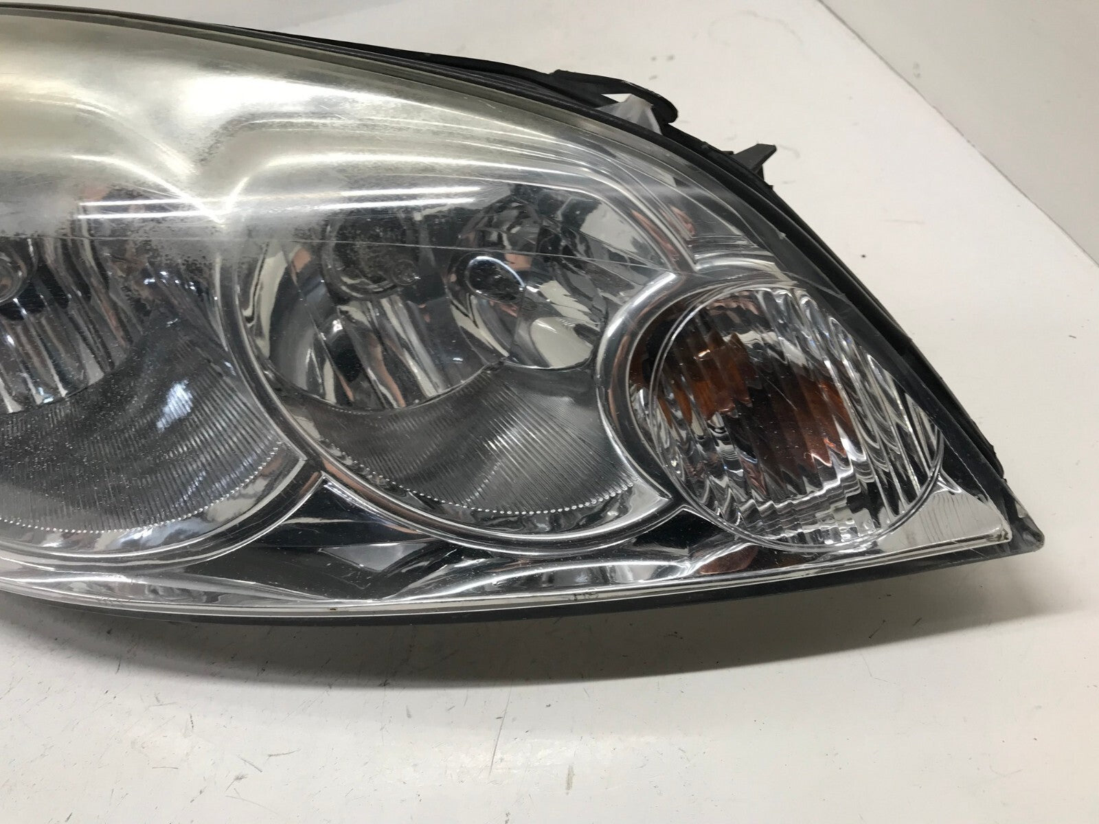 Headlight Damaged Passenger RH Chevy Impala Monte Carlo 2006-2016 25958360 OEM