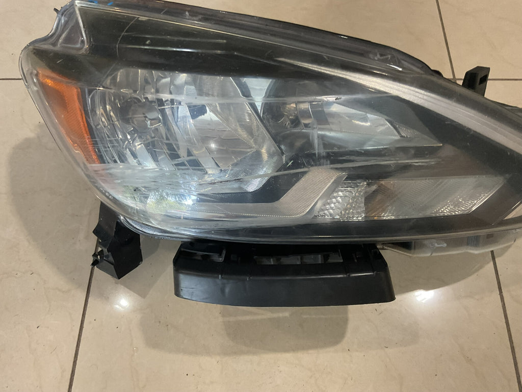 Headlight Right Passenger RH 2016 - 2019 Nissan Sentra Damaged CAPA