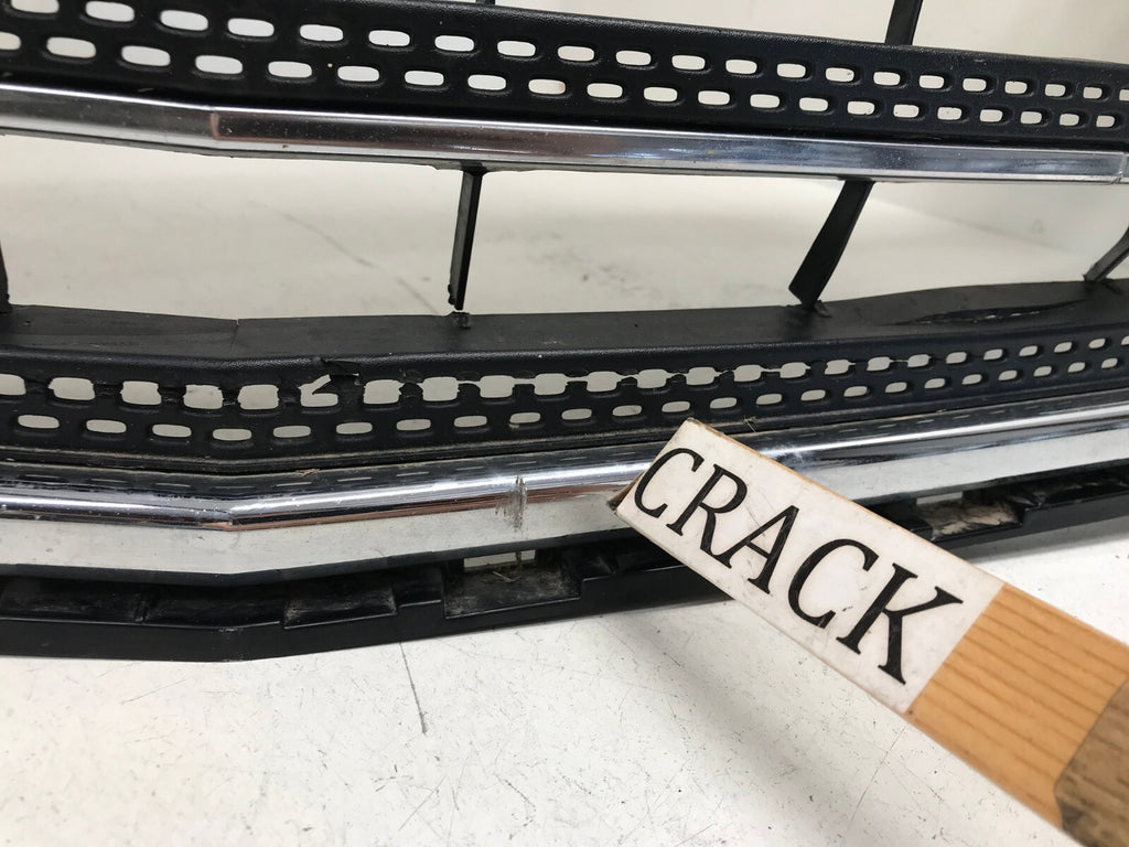 Grille Grill 2018-2020 Chevrolet Traverse 23376131 OEM