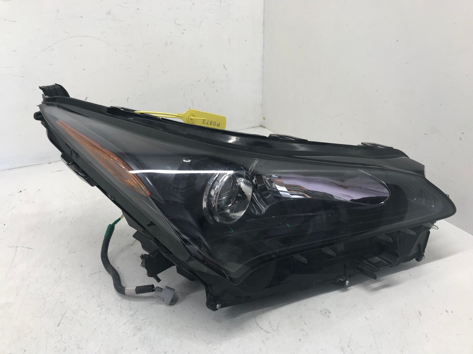 Headlight Damaged passenger RH 2015-2017 Lexus NX200T NX300H 81145-78060 OEM