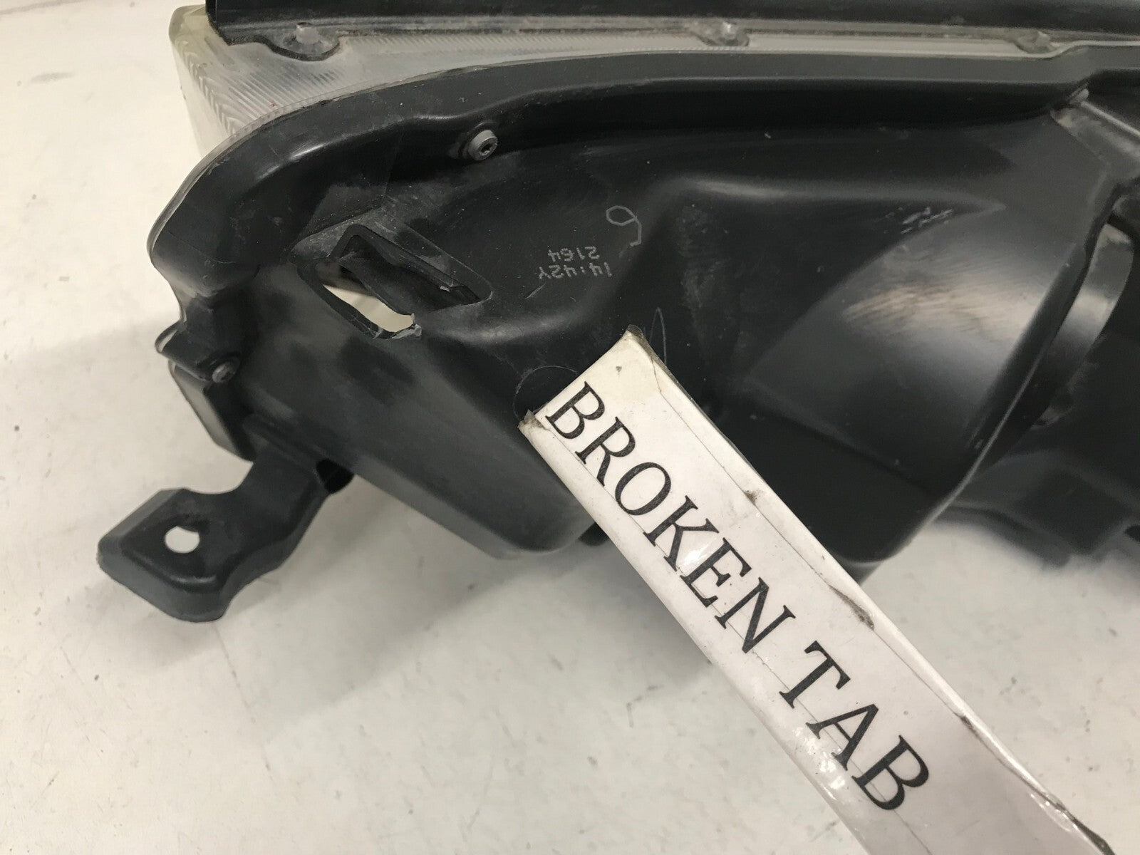 Headlight Damaged Right RH Toyota Highlander LE XLE 2014-2016 81110-0E250 OEM