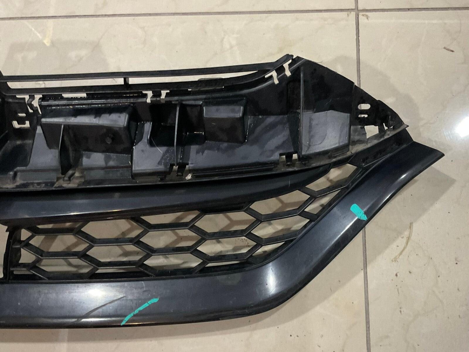 Grill Grille Balck 017 2018 Honda CR-V 71121-TLA-A100 OEM
