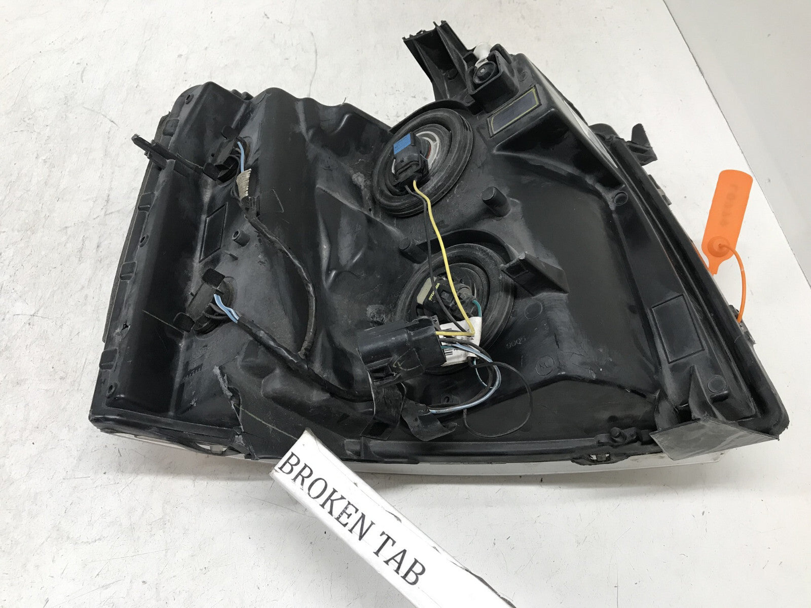 Headlight Damaged Driver LH Chevy Silverado 1500 2500 3500 07-2013 25962804 OEM